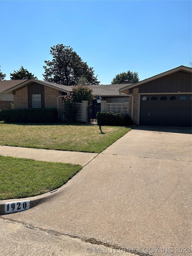 1920 10th Ave NW, Ardmore, OK 73401 - photo 2