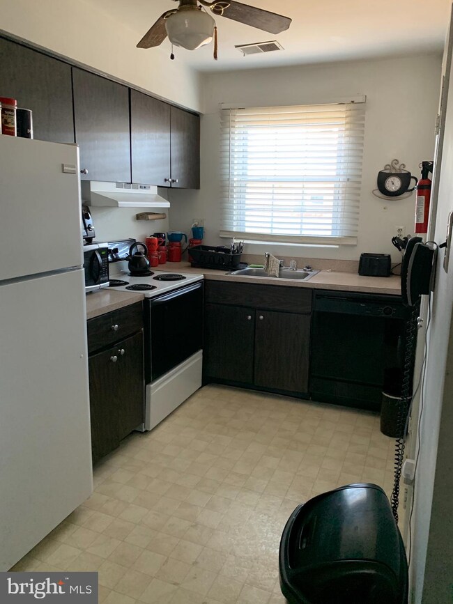 1294 Cooper St unit A6, Edgewater Park, NJ 08010 - photo 6