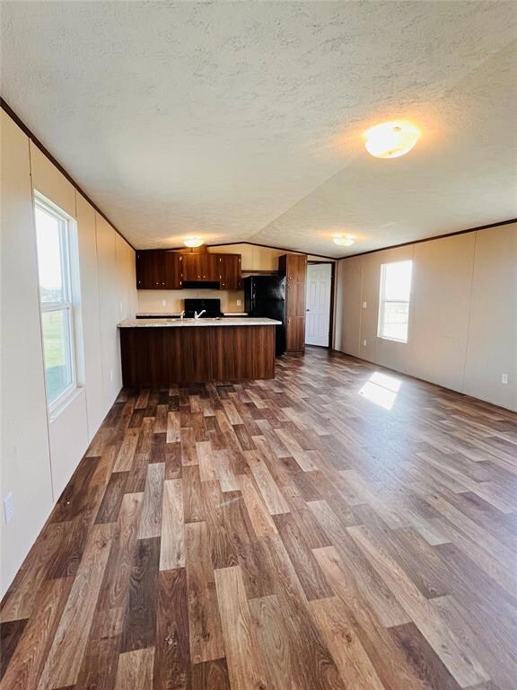 Kitchen with kitchen peninsula, a textured ceiling