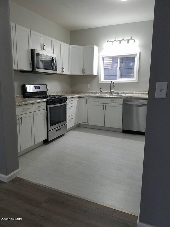 2231 E Main St, Kalamazoo, MI 49048 - photo 3