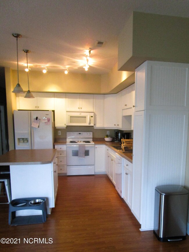 300 Lighthouse Ln unit B3, Swansboro, NC 28584 - photo 6