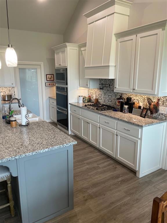 Kitchen with backsplash, hanging light fixtures, d