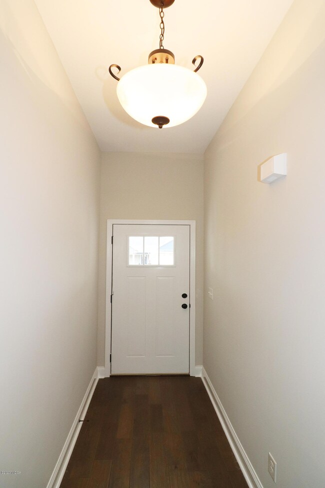 133 Hawks Ridge - Foyer 2 (1)