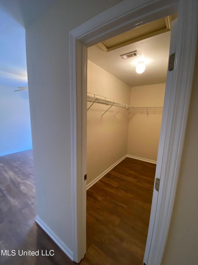 9616 Closet