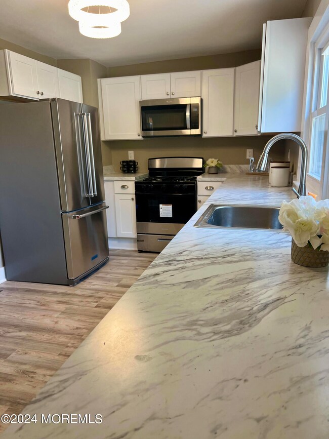 860 Woodmere Dr, Keyport, NJ 07735 - photo 3