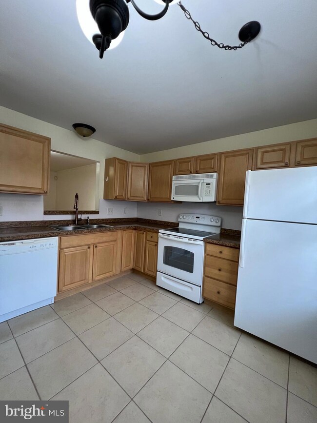 5127 W Woodmill Dr, Wilmington, DE 19808 - photo 3