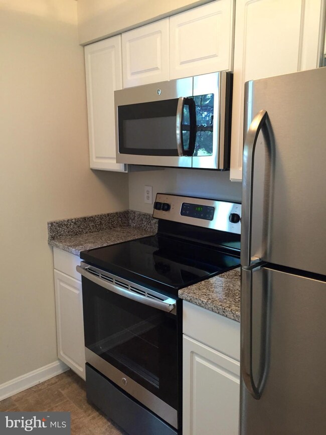 7945 Hugh Mullen Dr unit 71, Manassas, VA 20109 - photo 3