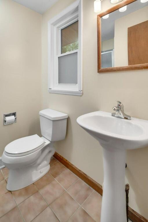 En-suite bath off the primary bedroom.