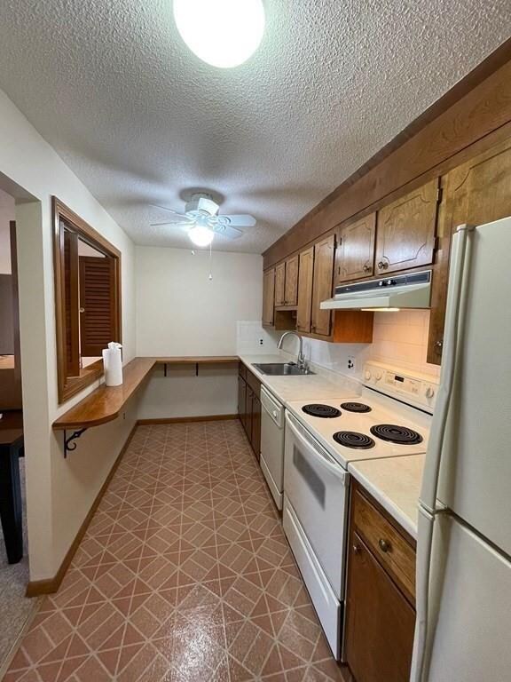 6 Hallmark Gardens unit 9, Burlington, MA 01803 - photo 6