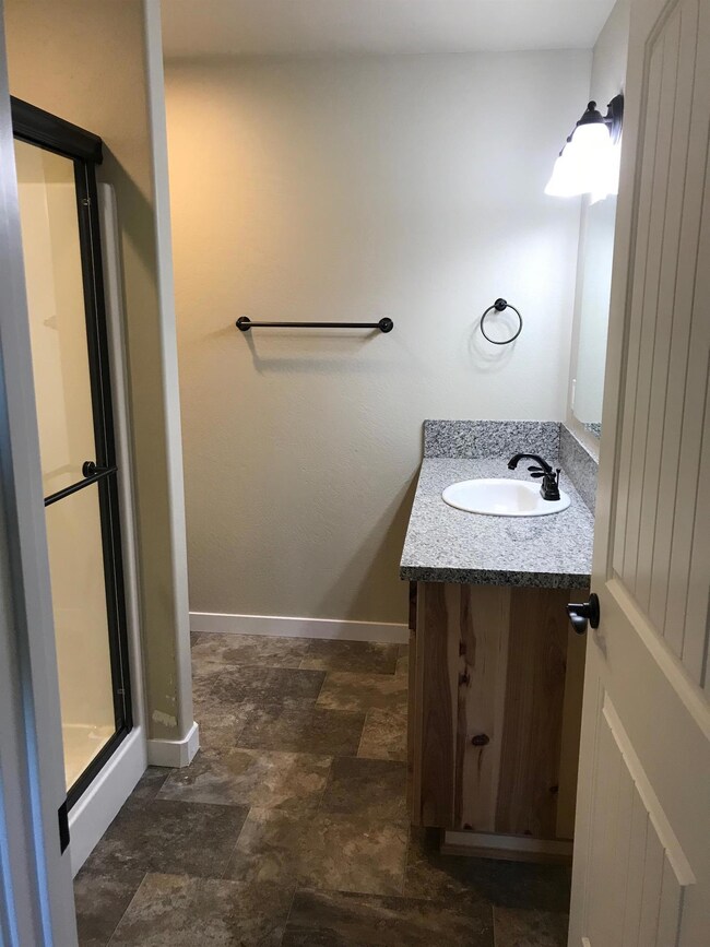 234 SW High St, Grants Pass, OR 97526 - photo 6