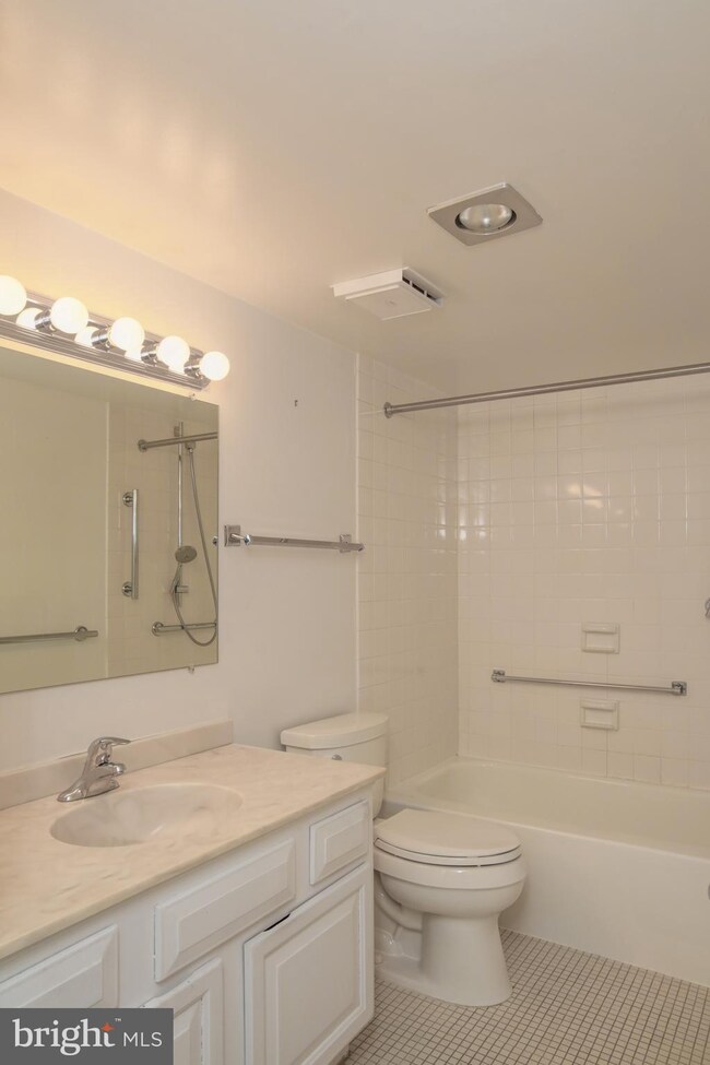 Regency unit 1714, McLean, VA 22102 - photo 7