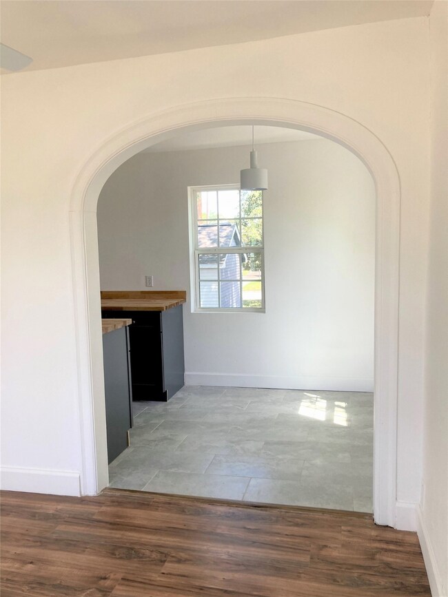 908 Eleanor St unit B, Houston, TX 77009 - photo 4