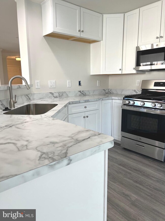 2506 Shelley Cir, Frederick, MD 21702 - photo 4