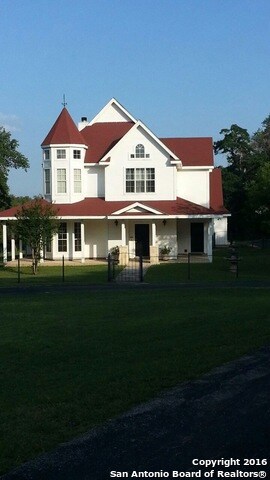 20654 Low Bluff Rd, Helotes, TX 78023 - photo 2