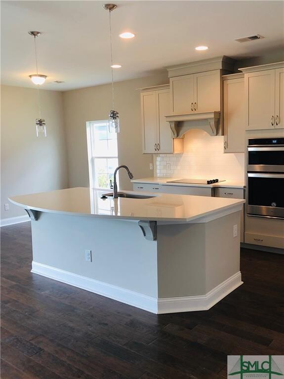 Gourmet kitchen w/ Quartz Countertops