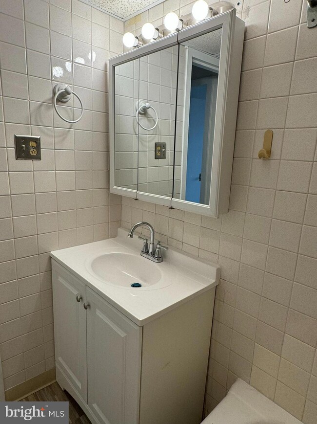 Radnor House unit 1014, Bryn Mawr, PA 19010 - photo 7