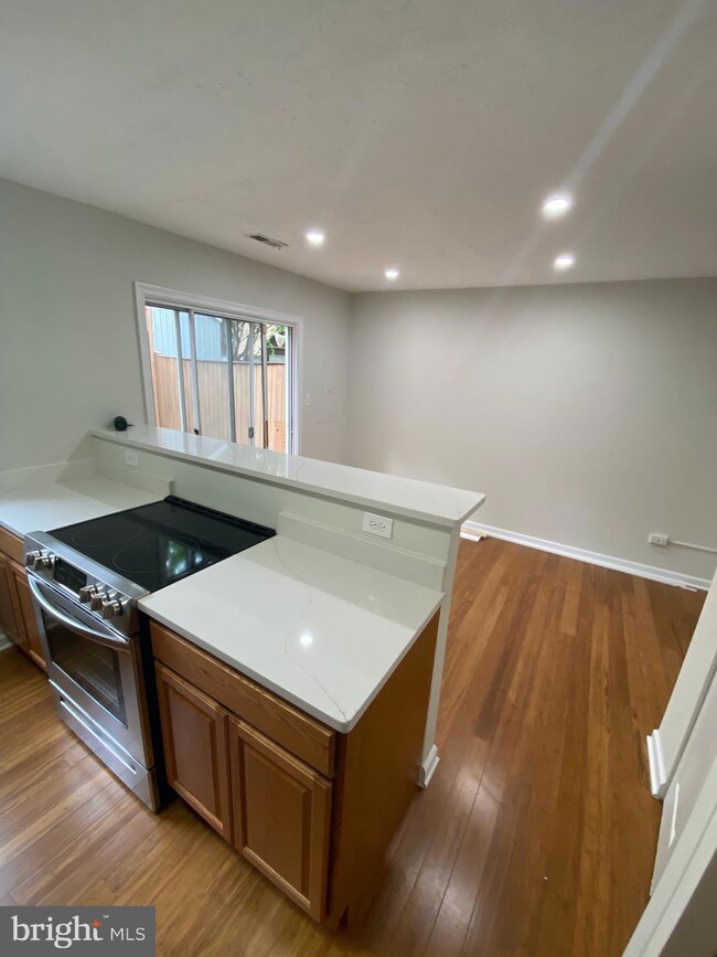 15711 Ambiance Dr, North Potomac, MD 20878 - photo 6