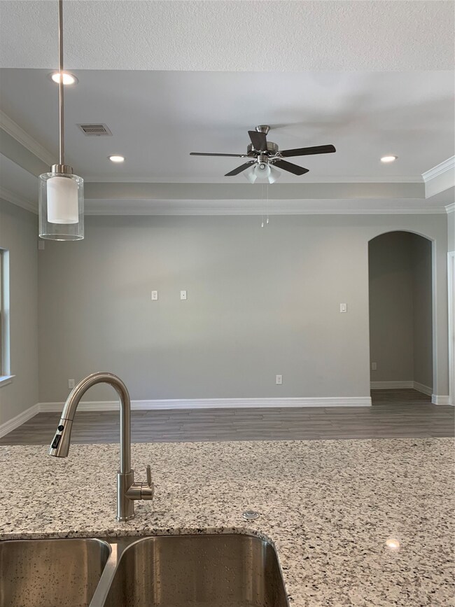 2470 Cliffdale St, Houston, TX 77091 - photo 7