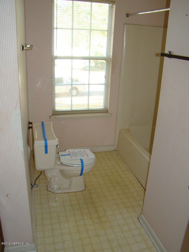 7833 Duckwood Ln, Jacksonville, FL 32210 - photo 5