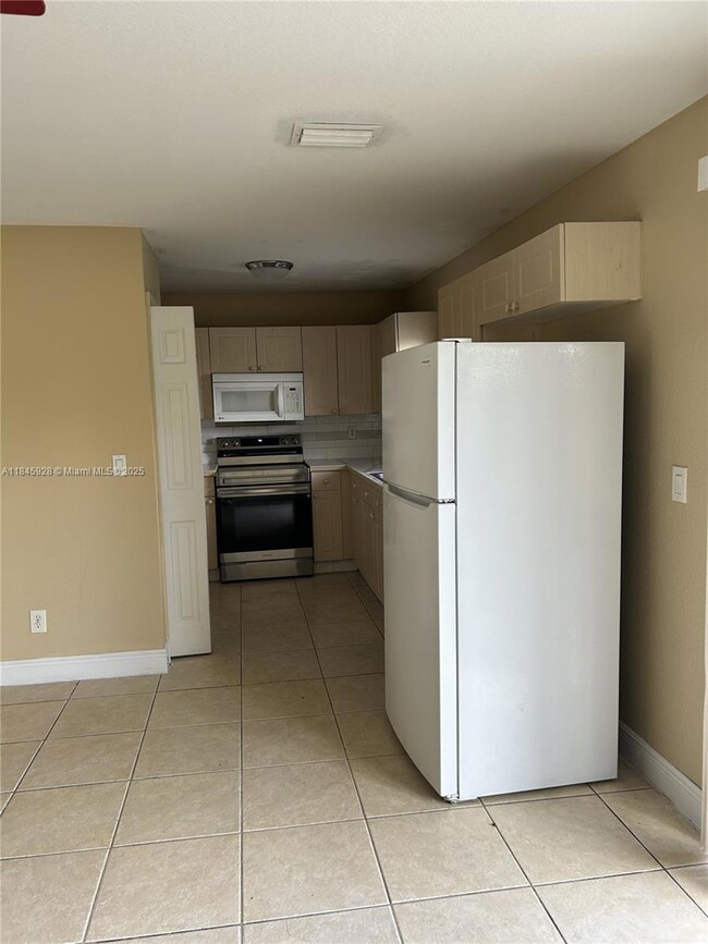 2702 Robin Ave S unit 2702, Lehigh Acres, FL 33973 - photo 4