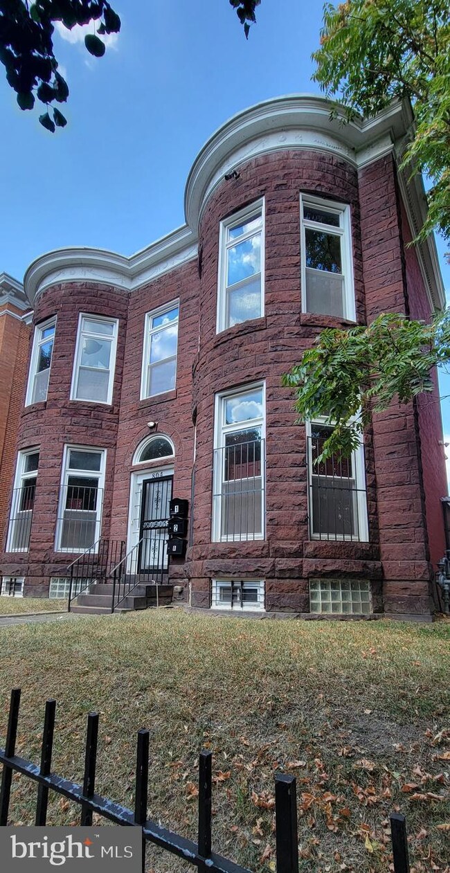 804 Hollins St unit 2, Baltimore, MD 21201 - photo 3