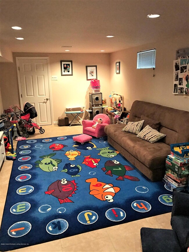 327 Chesterton Ave, Staten Island, NY 10306 - photo 6
