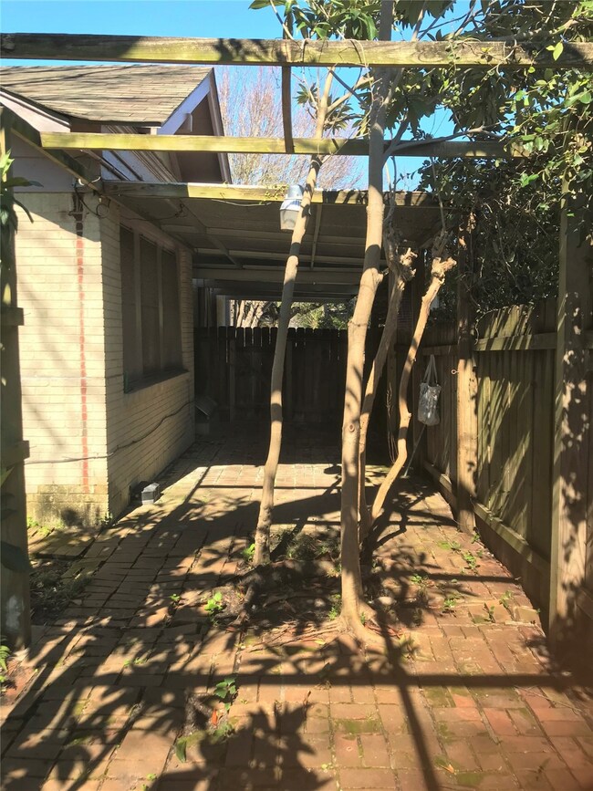 1623 W Main St, Houston, TX 77006 - photo 6