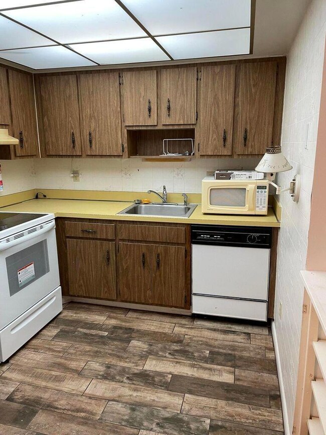 950 S Kanner Hwy unit D-22, Stuart, FL 34994 - photo 3