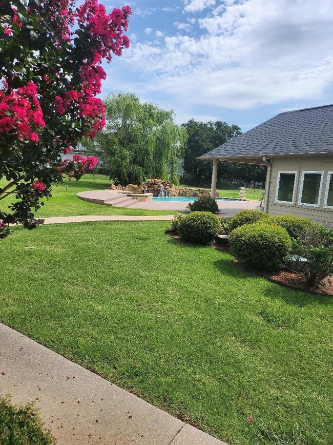 113 Bowie Dr, Gainesville, TX 76240 - photo 2