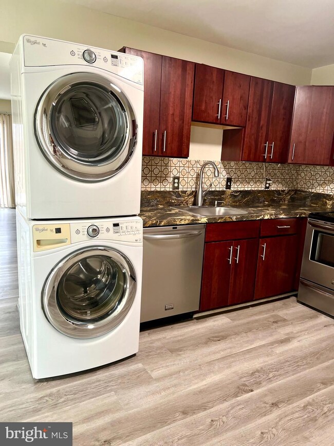 11490 Laurelwalk Dr, Laurel, MD 20708 - photo 4