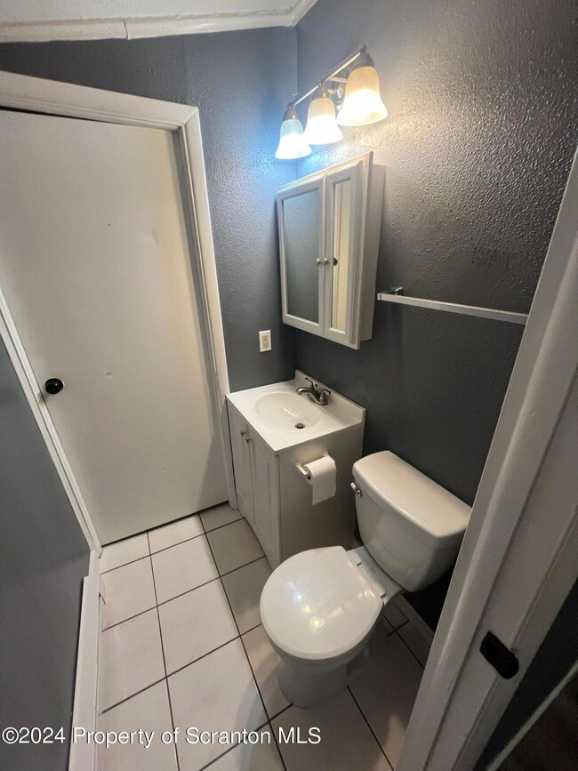 7 Bruno Dr, Throop, PA 18512 - photo 4