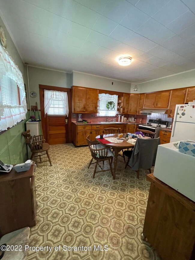 918-920 W Locust St, Scranton, PA 18504 - photo 3