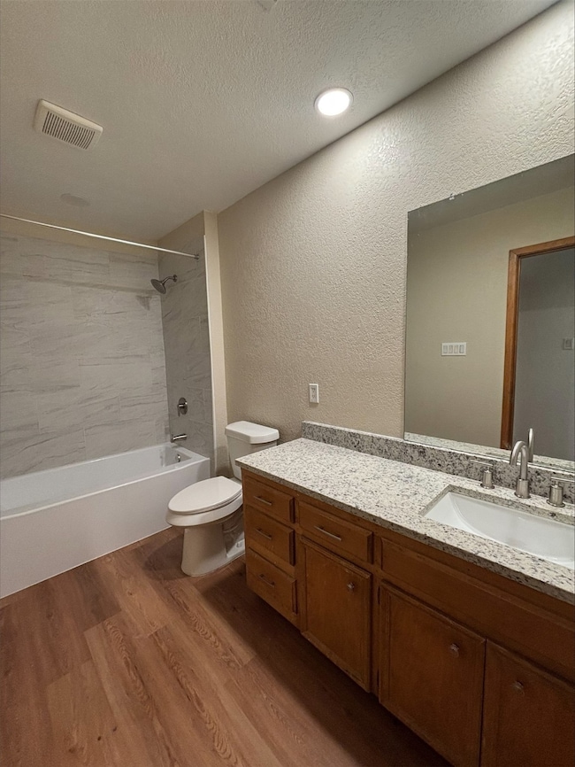 702 Matthews Ct, Arlington, TX 76012 - photo 3