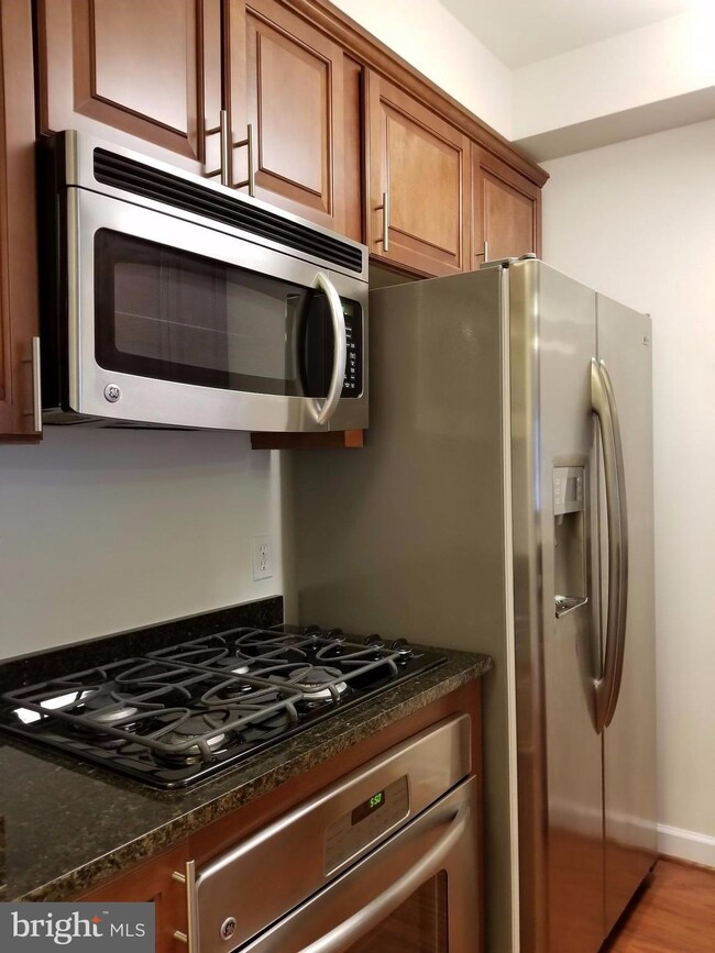 Dominion Heights unit 317, Arlington, VA 22207 - photo 7