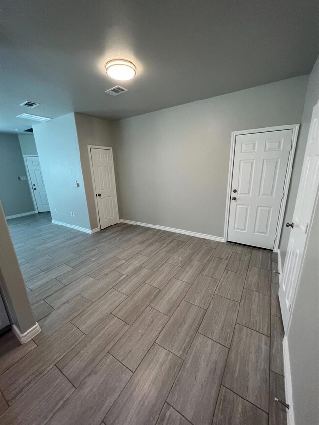 617 E 7th St, Bonham, TX 75418 - photo 3