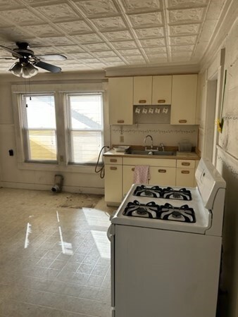 58 Sladen St unit 2nd floor, Dracut, MA 01826 - photo 6
