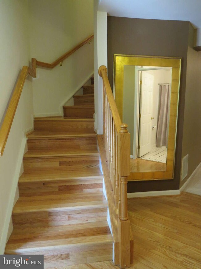 2571 Chase Wellesley Dr, Herndon, VA 20171 - photo 3