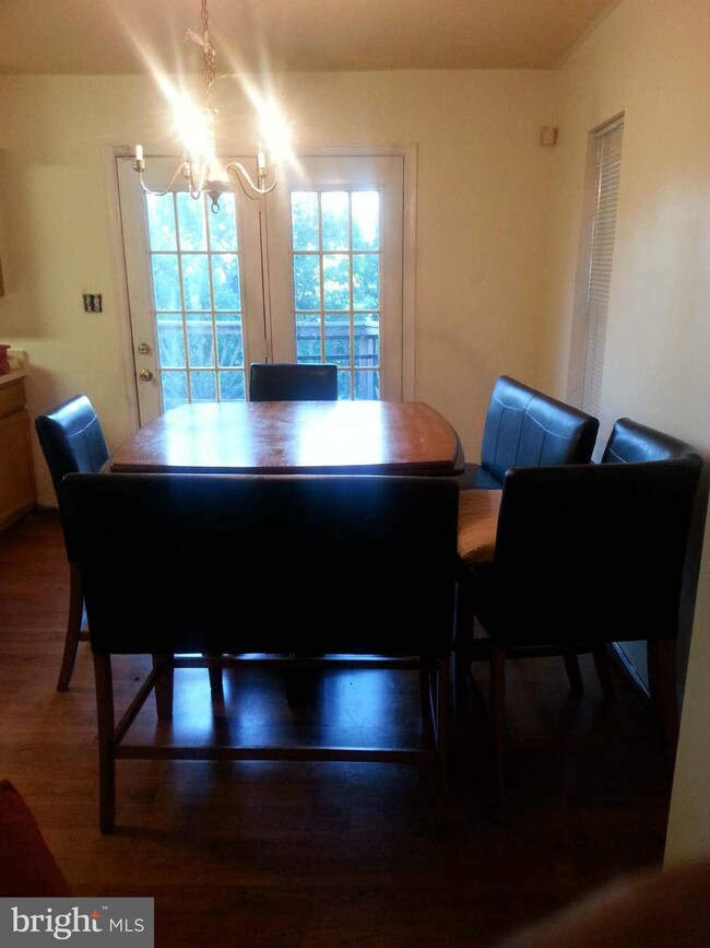 1520 Sherwood Ct, Hyattsville, MD 20785 - photo 7