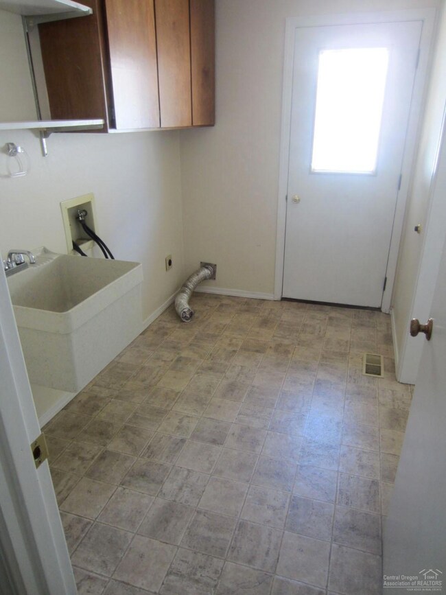 unlisted-address, Bend, OR 97702 - photo 6