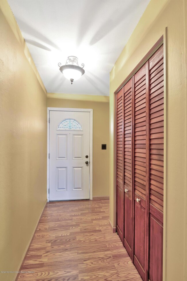 76 Cypress Ln, Matawan, NJ 07747 - photo 4