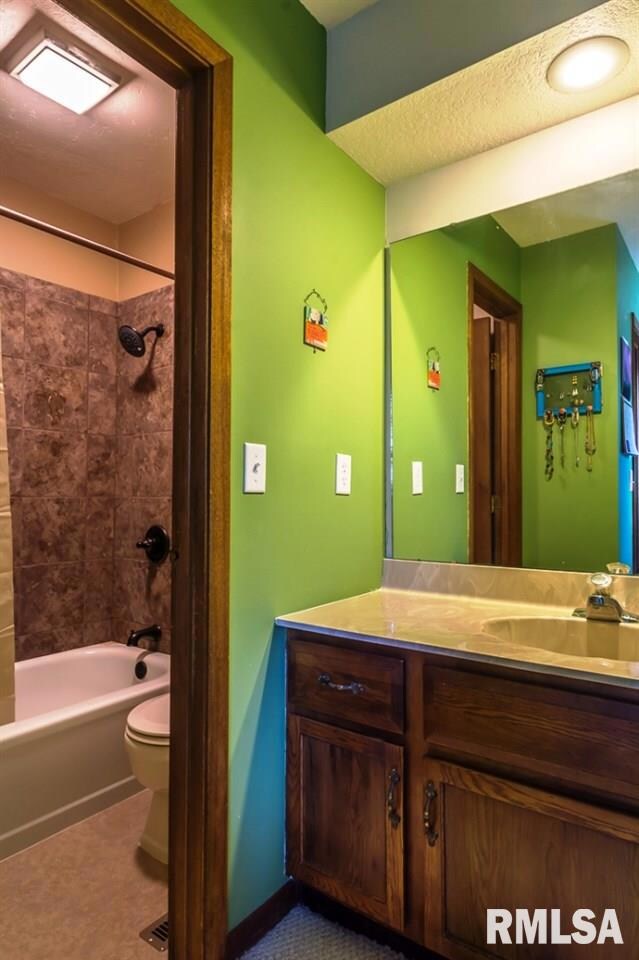 2626 W 34th St, Davenport, IA 52806 - photo 7