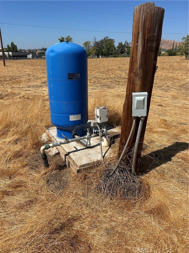 740 E Mulberry Ave, Porterville, CA 93257 - photo 2