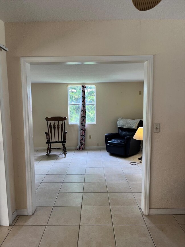 BONUS ROOM/ OFFICE/DEN/