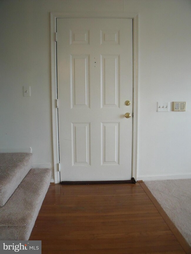 8210 Crossbrook Ct unit 201, Lorton, VA 22079 - photo 2