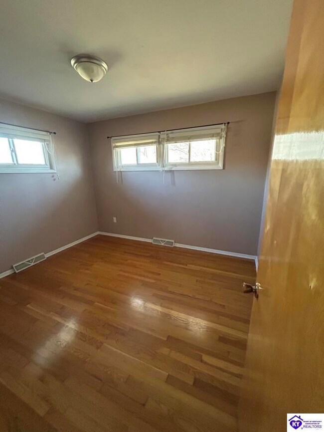 948 Hill St, Radcliff, KY 40160 - photo 3