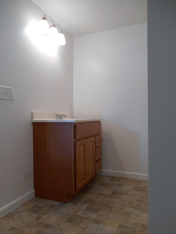 107 N Spencer Rd, Spencer, MA 01562 - photo 7