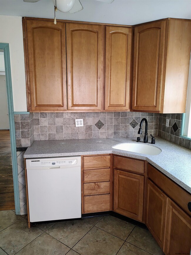 71 Macarthur Dr, Schenectady, NY 12302 - photo 6