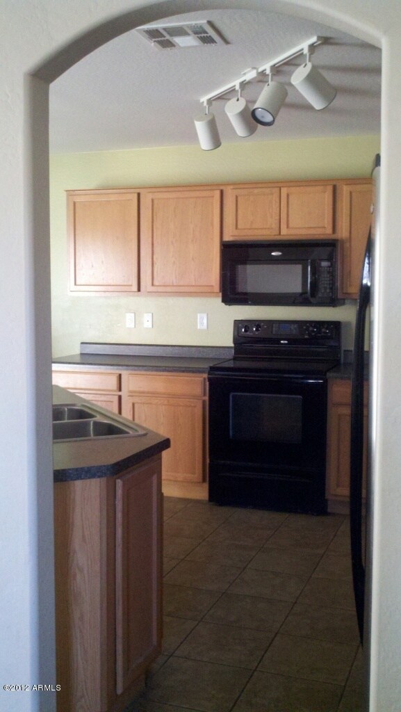 Hadley Kitchen 2