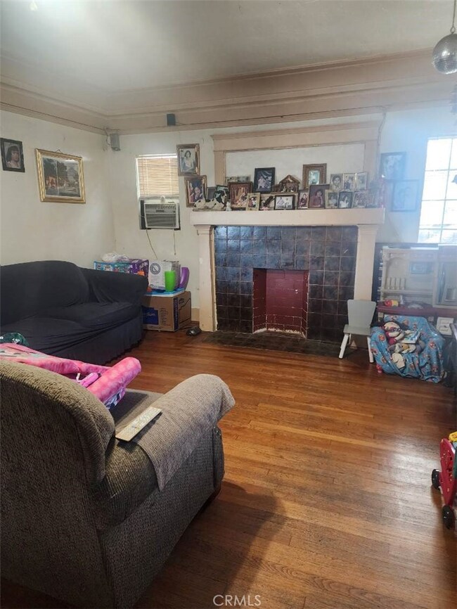 4715 Mascot St, Los Angeles, CA 90019 - photo 2