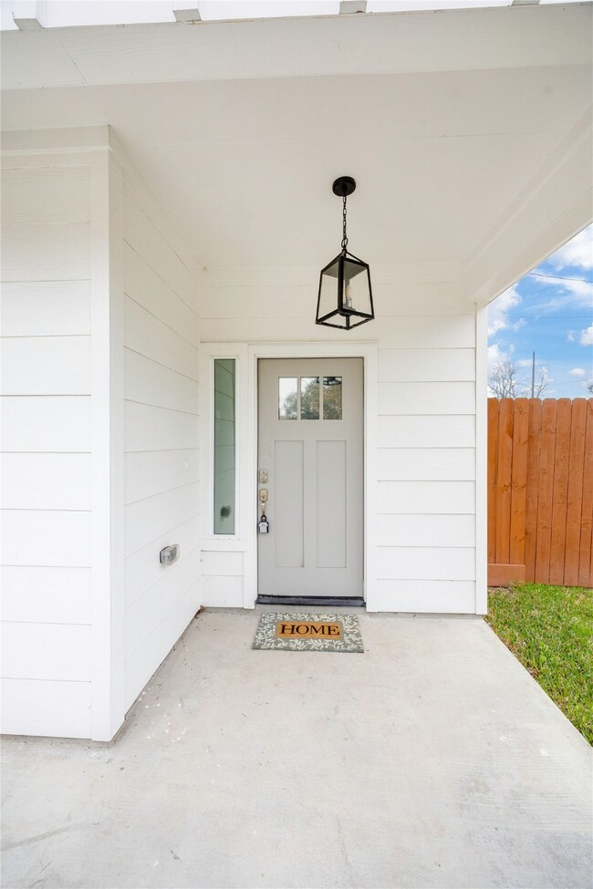 2753 Redrock St unit B, Houston, TX 77088 - photo 5